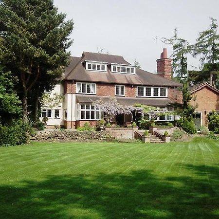 Coach House Villa Woking Exterior foto