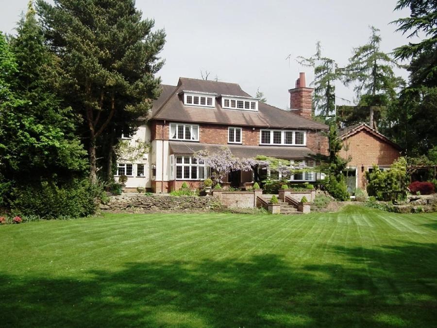 Coach House Villa Woking Exterior foto