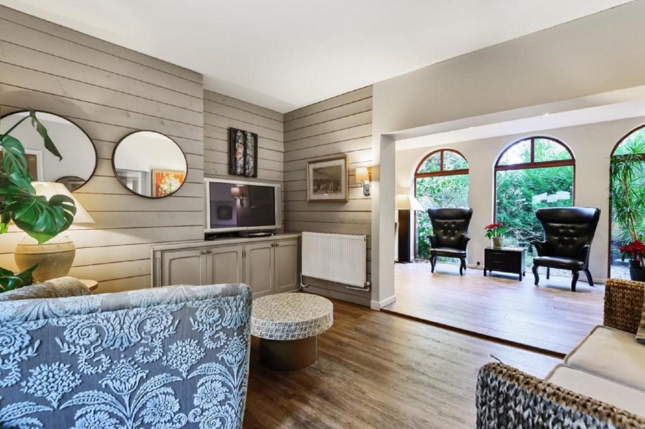 Coach House Villa Woking Exterior foto