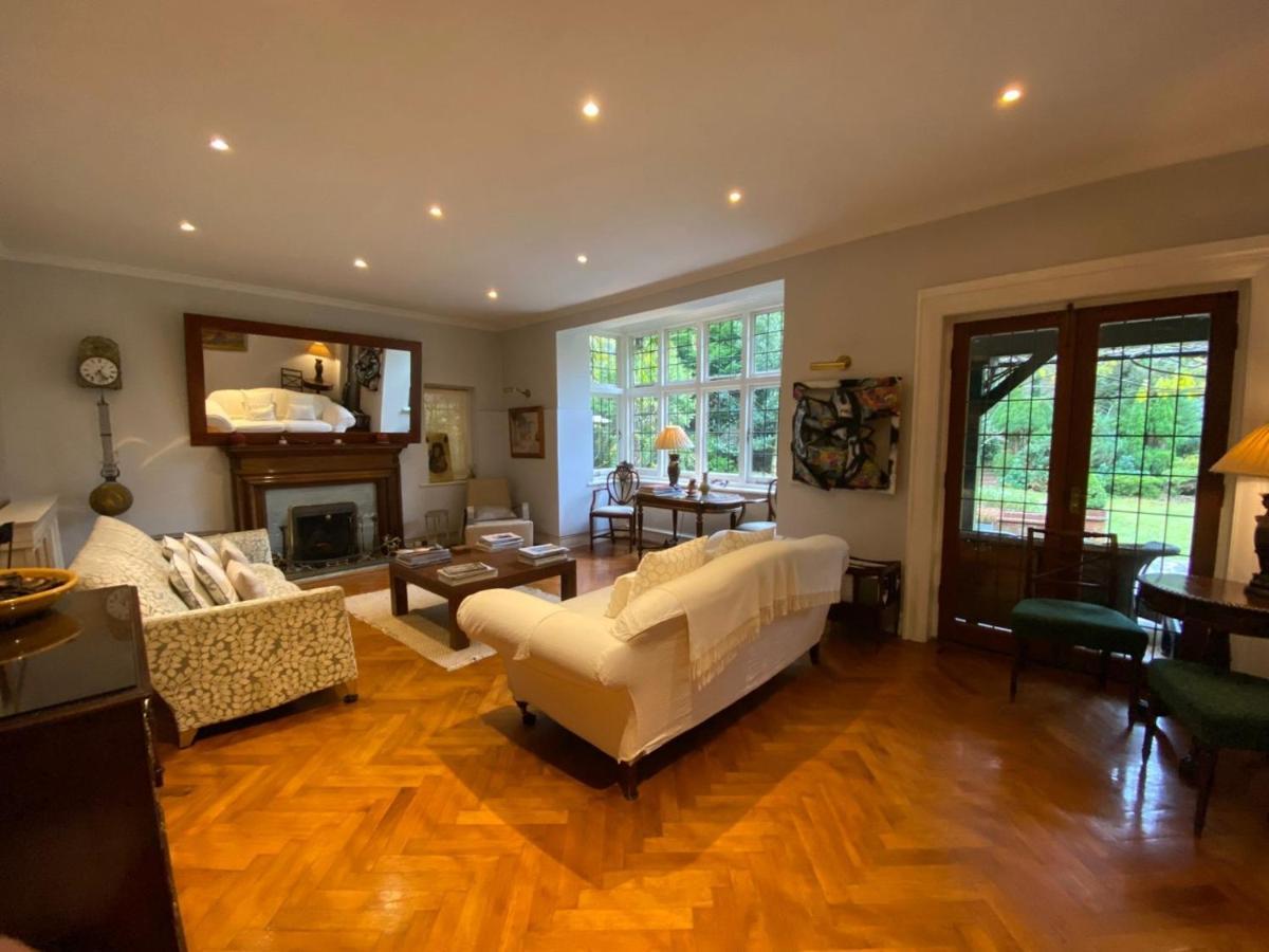Coach House Villa Woking Exterior foto