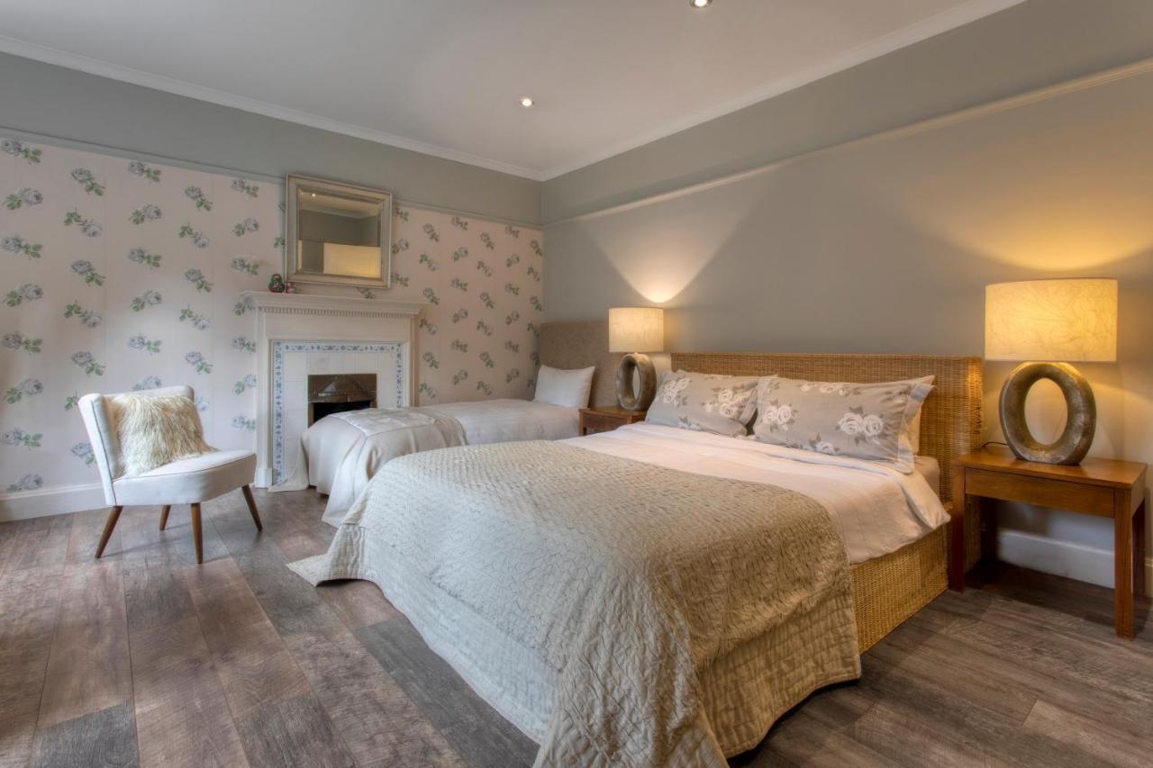 Coach House Villa Woking Exterior foto