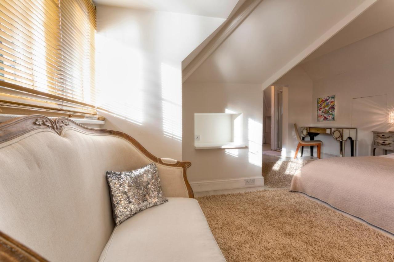 Coach House Villa Woking Exterior foto