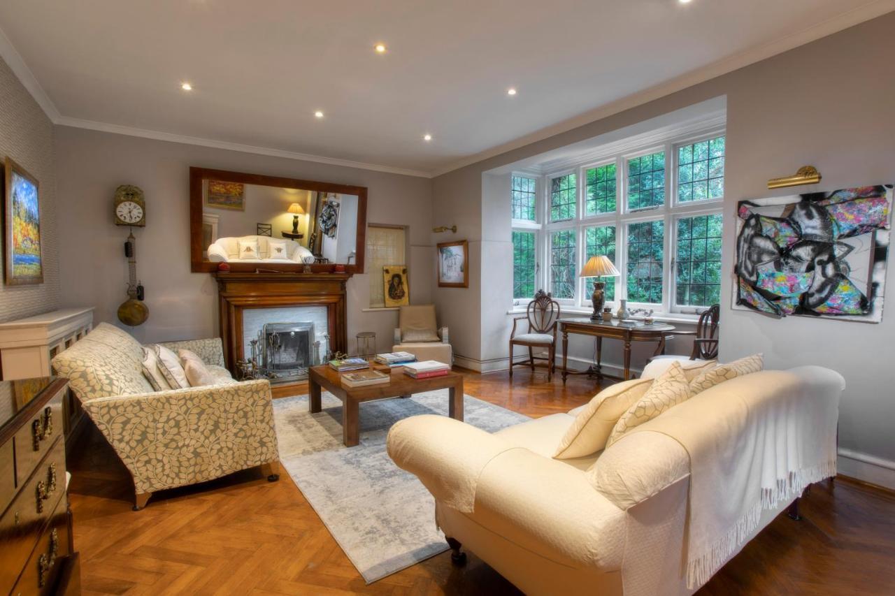 Coach House Villa Woking Exterior foto